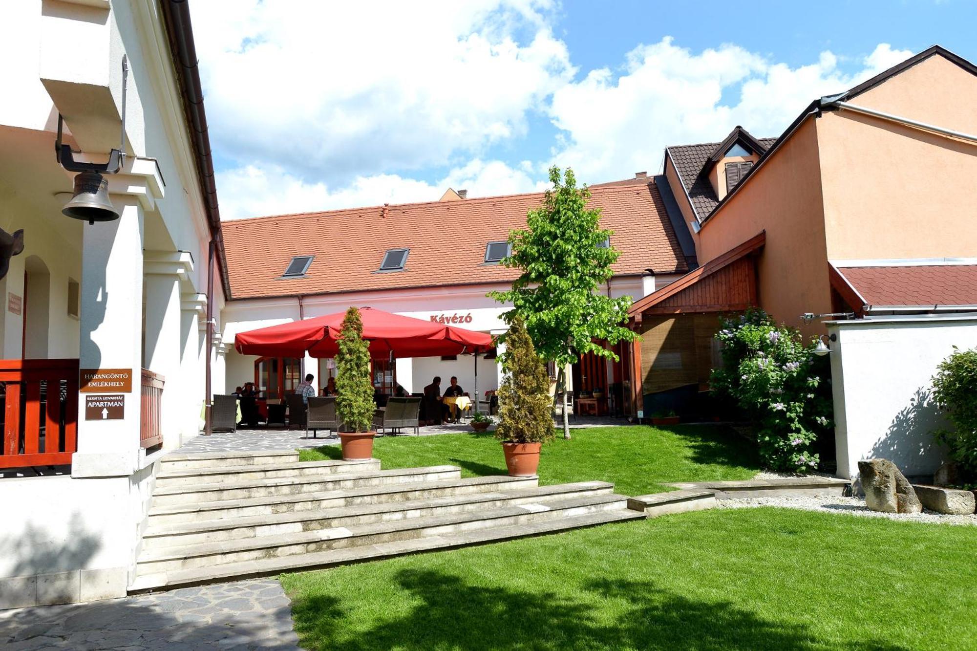 Servita Udvarhaz Eger Exterior photo