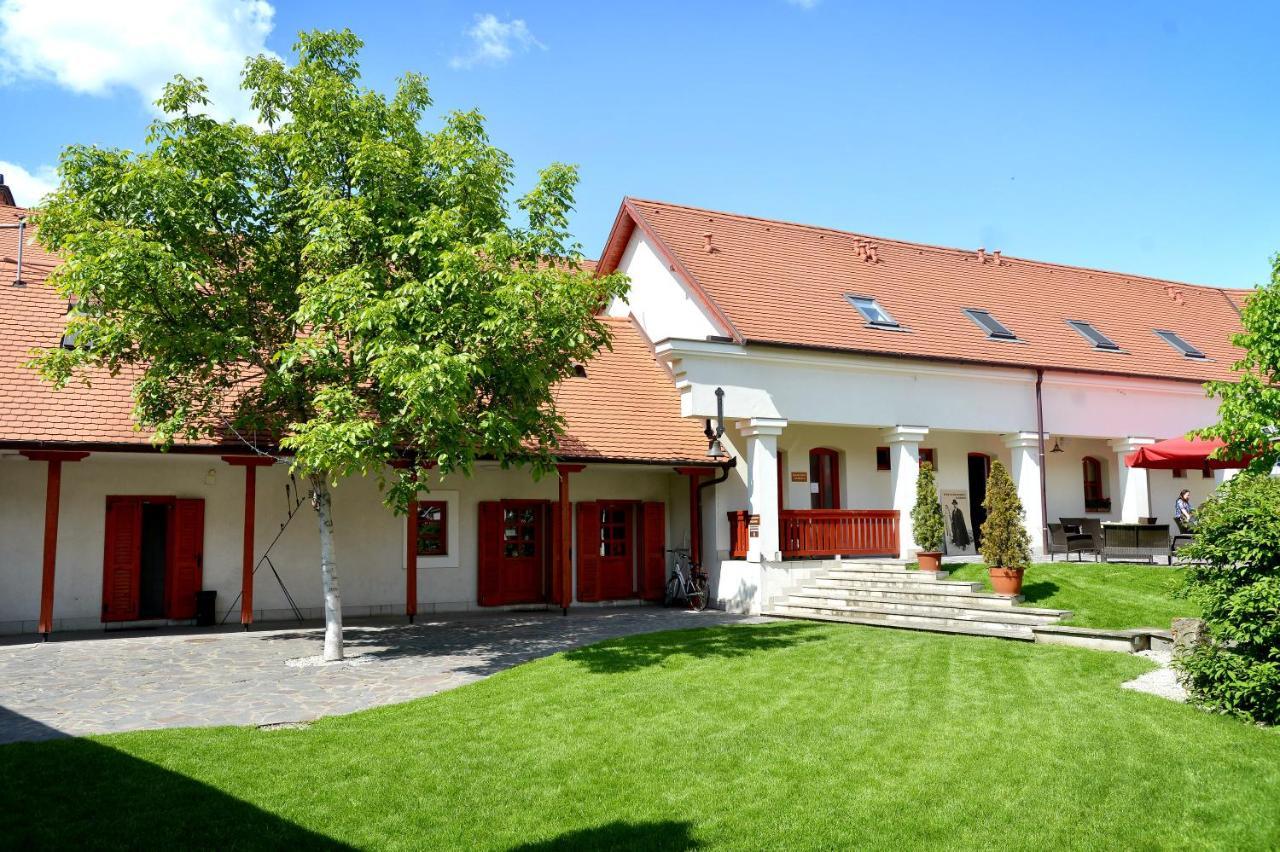 Servita Udvarhaz Eger Exterior photo