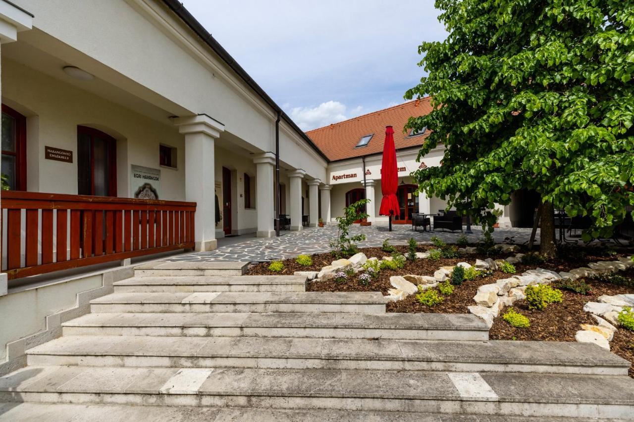 Servita Udvarhaz Eger Exterior photo